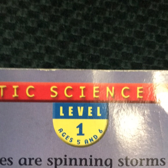 “ tornadoes” Scholastic science readers level 1 - Picture 5 of 14